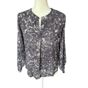 Peace & Pearls Tab Sleeve Blouse Women's Size S Gray and White Graphic Boho